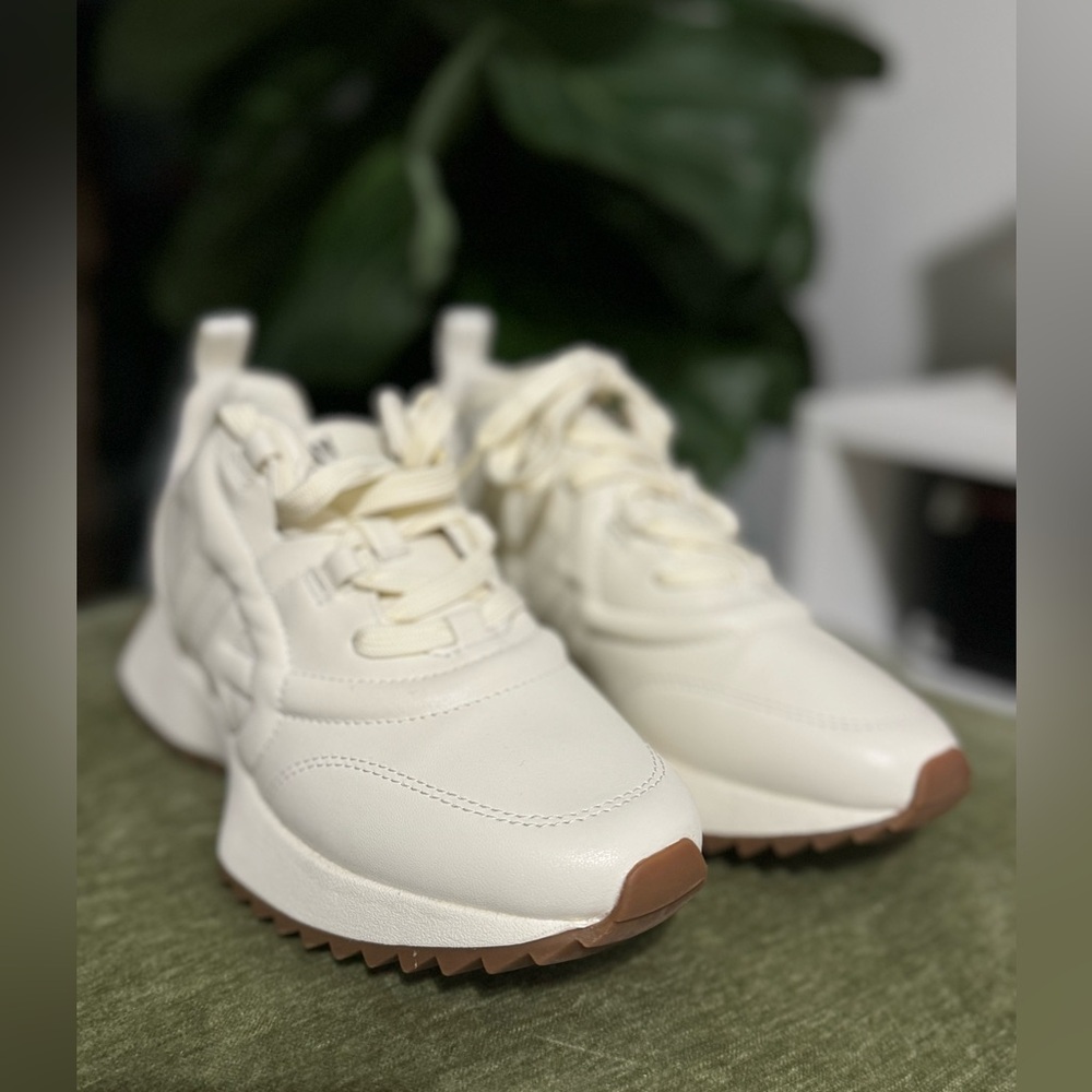DKNY woman cream/ white sneakers, size 5.5 NWOT - Picture 8 of 12